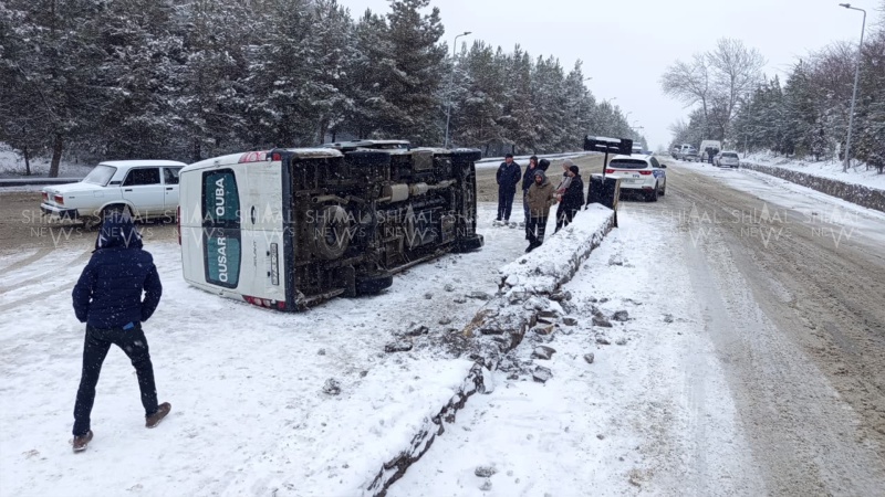 Quba-Qusar avtobusu aşıb - FOTO