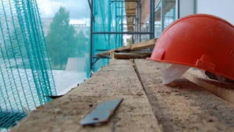 Zaqatala sakini Oğuzda binanın damından yıxıldı