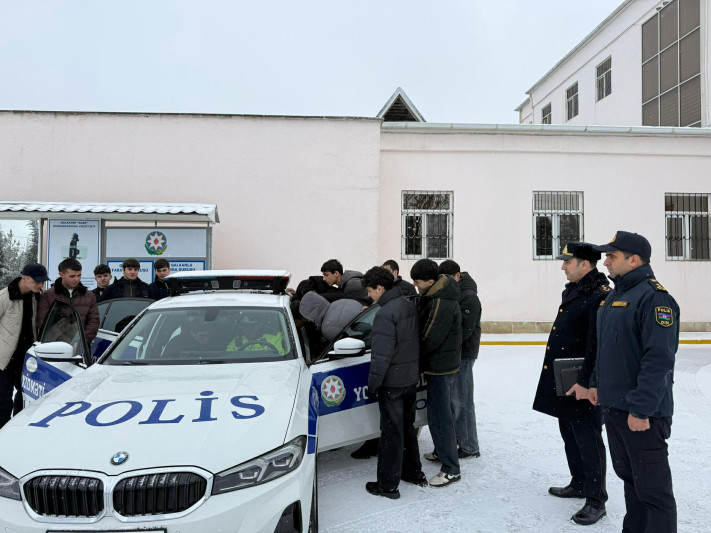 Qusarlı kursant polis olmaq istəyən gənclərlə görüşüb - FOTO