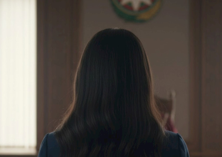 Çox qaz və işıq istifadə edirsən deyərək gəlinin üstünə çaydan atdı