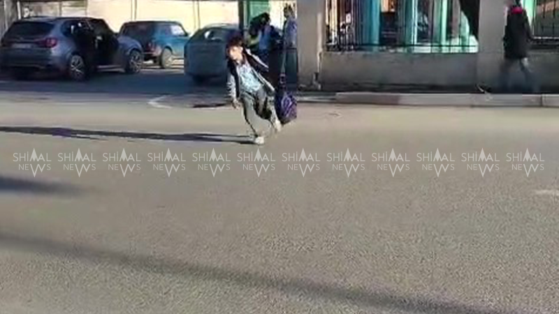 Qubada potensial faciə riski – Məktəblilər yolu qaçaraq keçir