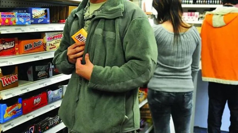 Qəbələyə istirahətə gedən oğlan oğurluq etdi: Cəzasız qaldı