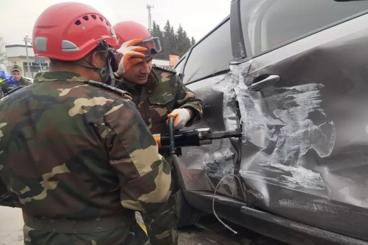 Xaçmazda AĞIR QƏZA: Yaşlı qadın avtomobildə sıxılı qaldı