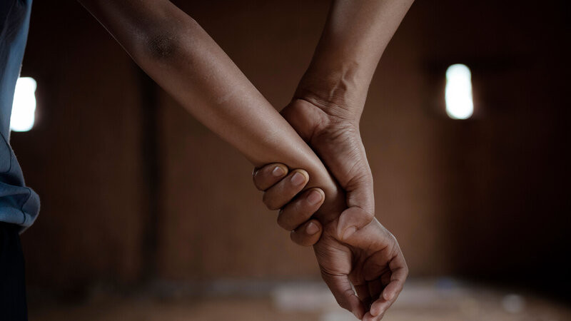 Qubada baba dəcəllik edən nəvəsinə xəsarət yetirdi