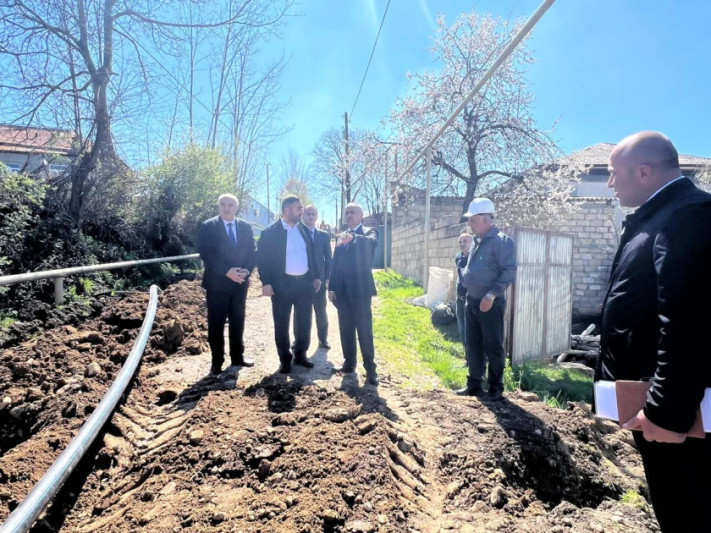 Qusarın bir kəndinə qaz, digərinə isə su xətti çəkilir