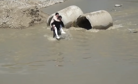 Şabranda bir ay əvvəl selin dağıtdığı körpü hələ də bərpa edilməyib