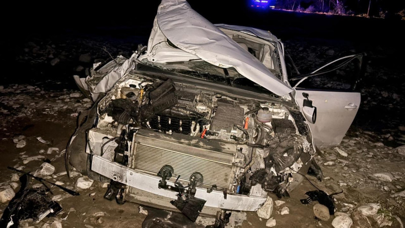 Ağsuda maşın betona çırpıldı: Ölənlər var