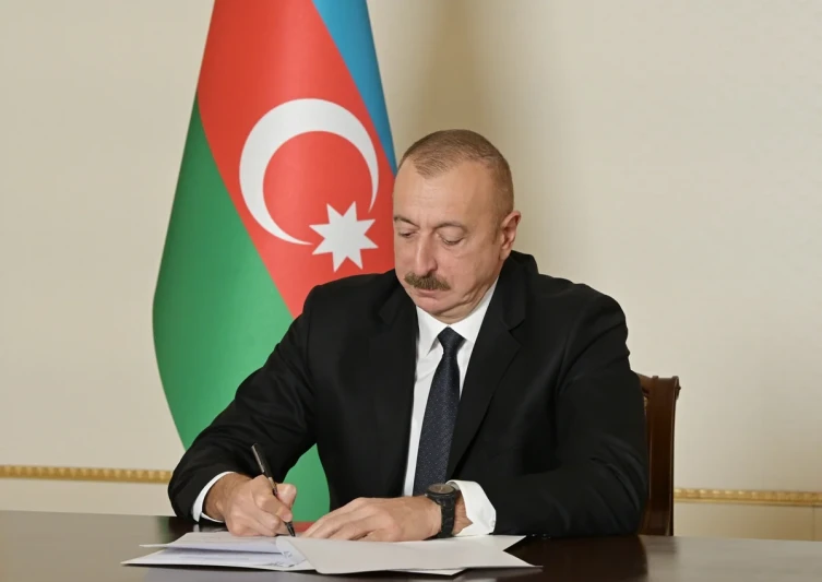Prezident bir sıra məhkəmələrə sədr təyin edib