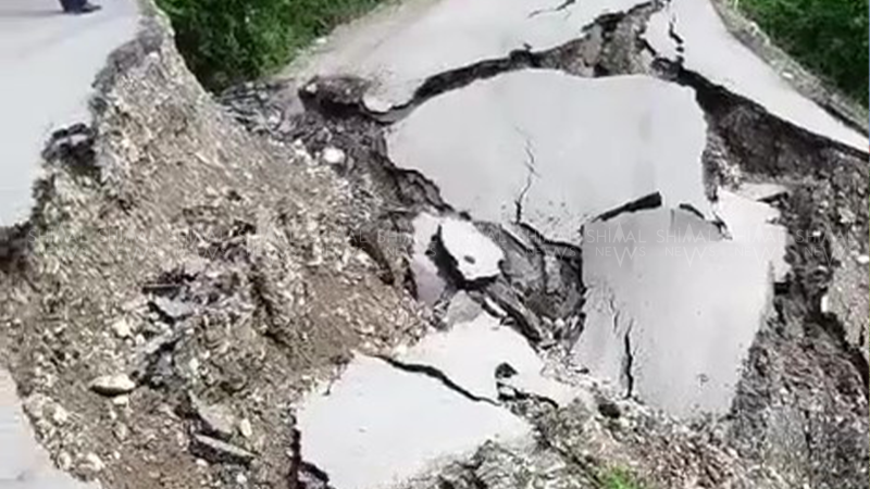 Qubada Yuxarı Tüləkəran yolunda sürüşmə davam edir