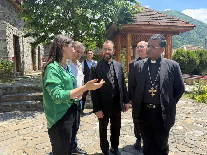 Kardinal Corc Kuvakad Şəkidə tarixi abidələri ziyarət edib