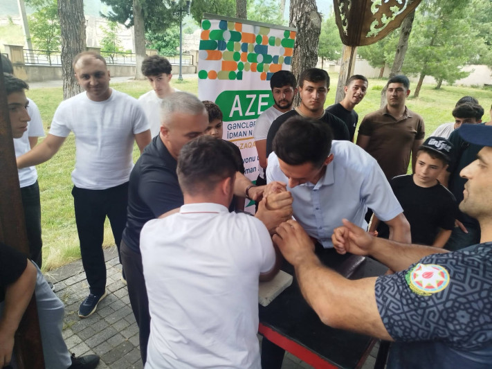 Oğuzda qol güləşi turniri keçirilib