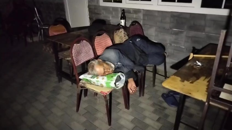 Oğuzda 67 yaşlı kişi 2 həftədir küçələrdə yaşayır