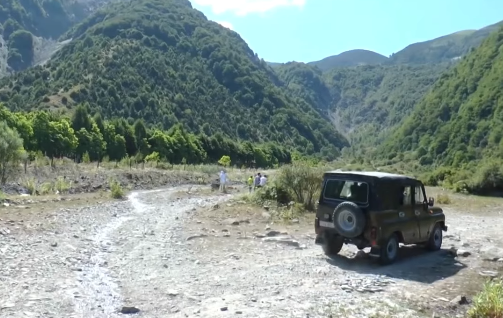Girişi pullu edilən Ramramay şəlaləsinə qalxan yol bərbad vəziyyətdədir