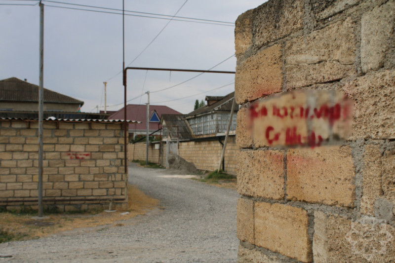 Xaçmaz kəndlərində divar və qapılara naməlum yazılar yazılır – NARAHATLIQ