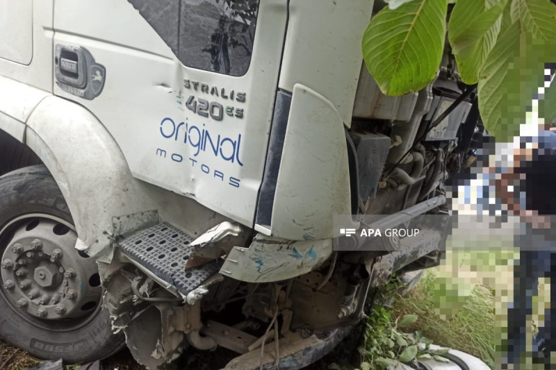 Qubada Mercedes və İveco toqquşdu: 5 nəfər xəsarət alıb