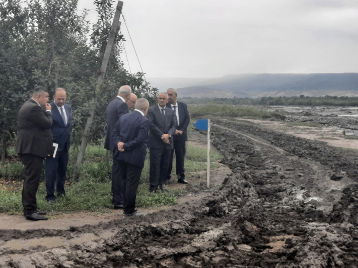 Qusarda su və meliorasiya layihələrinə yerində baxış keçirilib
