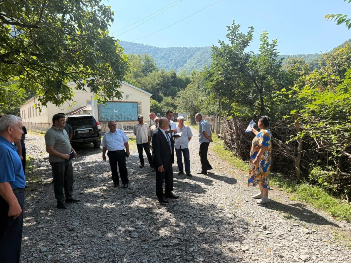 Zaqatalada şəhid ailəsi ziyarət edilib, sakinlərin müraciətləri dinlənilib