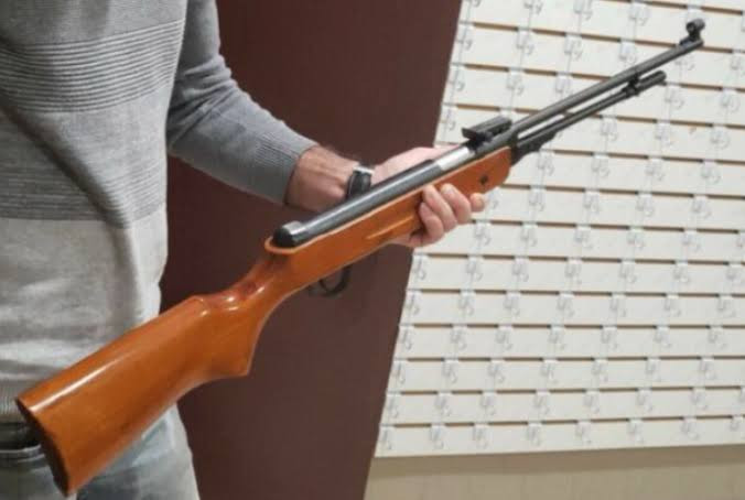 Ağdaşda tir tüfəngi ilə yaralanan qadın buraxılıb