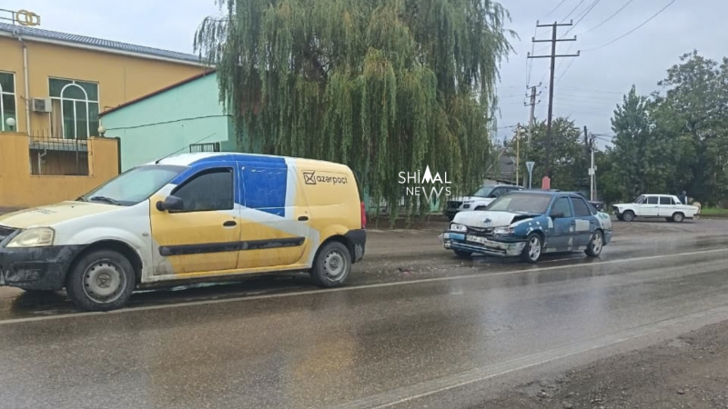 Qubada iki avtomobil toqquşub