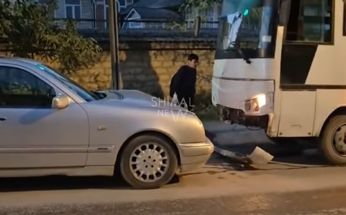 Qubada avtobus və avtomobil toqquşub