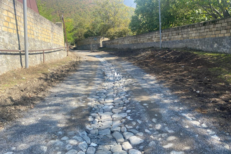 Şəkidə sakinlər kənd yolunu öz vəsaitləri hesabına abadlaşdırıblar