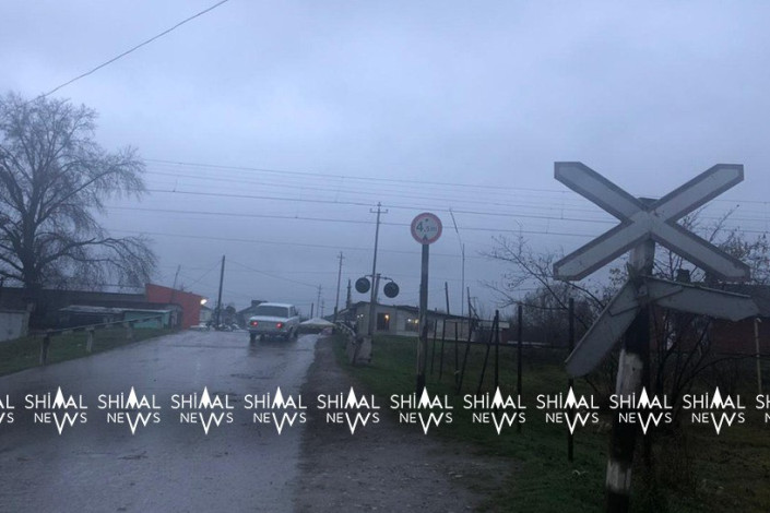 Xaçmazda qatar avtomobilə çırpıldı: Gənc sürücü həlak oldu