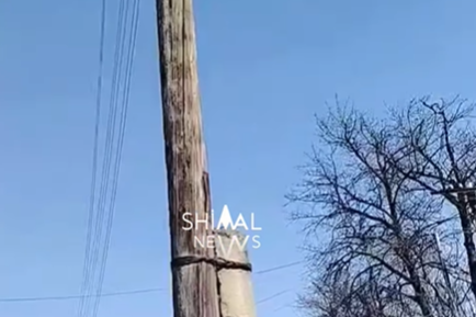 Quba sakinləri narahatdır: Açıq naqillər, çürük dirəklər