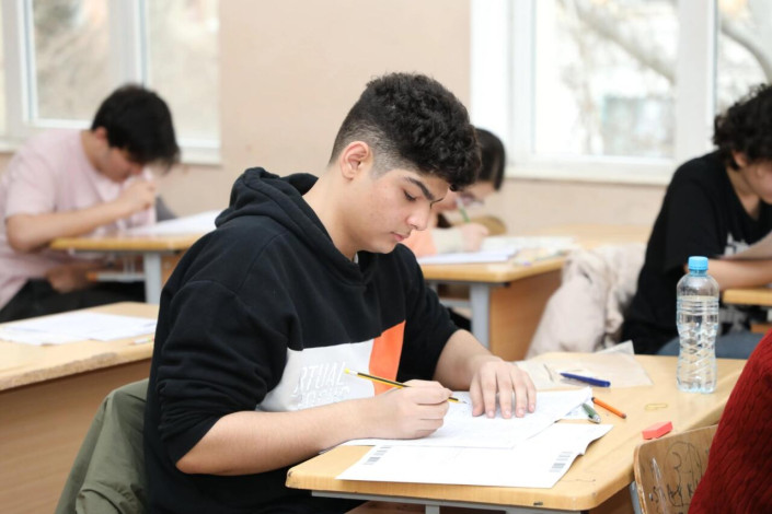 Ali məktəblərə qəbul: II mərhələ üçün qeydiyyat başladı