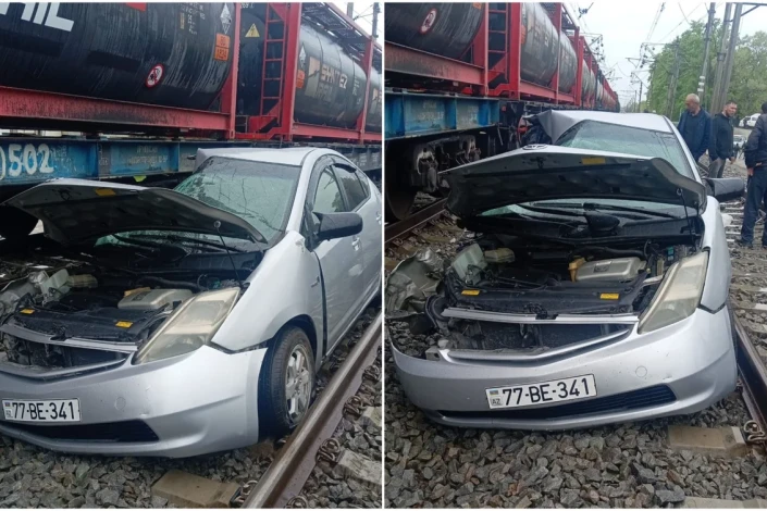 Xaçmazda avtomobil lokomotivlə toqquşdu