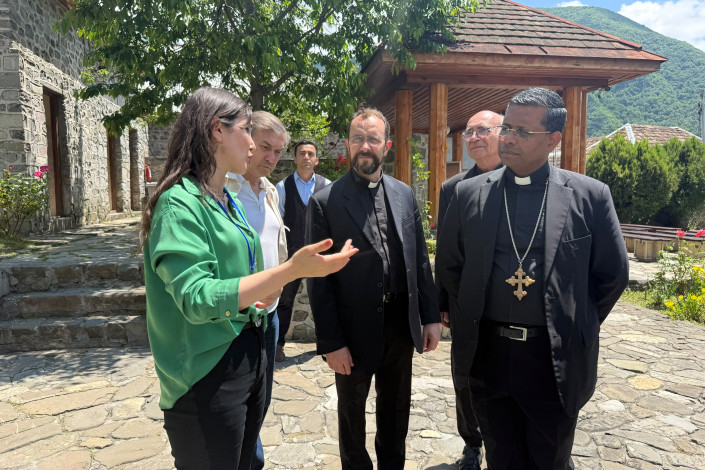 Kardinal Corc Kuvakad Şəkidə tarixi abidələri ziyarət edib