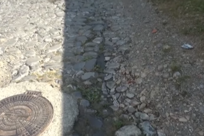 Şəkidə tarixi küçə baxımsız qalıb