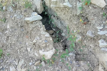 Ev çökdü, üç ailə çətin vəziyyətdə qaldı - İsmayıllıda təhlükəli sürüşmə