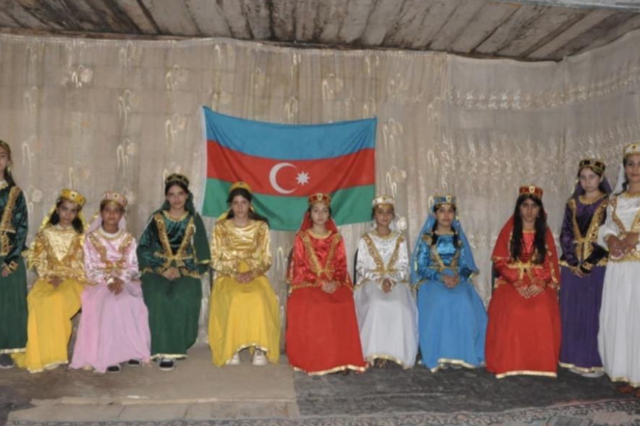 İsmayıllı və Şabranda tat folklor kollektivlərinə yeni geyimlər təqdim olunub