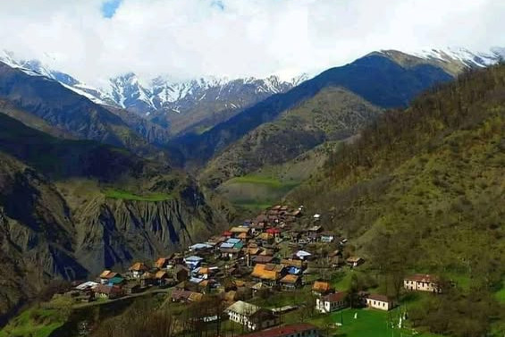 Qaxın dağlar qoynunda gizlənən qədim kəndi – Sarıbaş