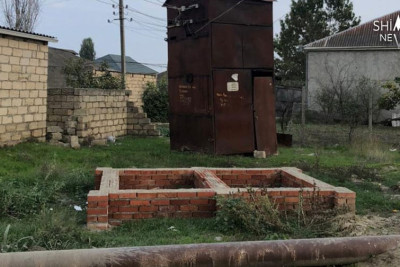 Xudatda küçələrin birində transformator yararsız haldadır