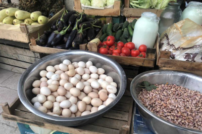 Xudatda köhnə yumurtanı "kənd yumurtası" adı ilə satırlar