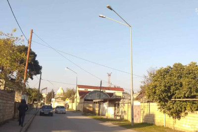 Xaçmazda işıq dirəkləri olan küçə qaranlıq içindədir