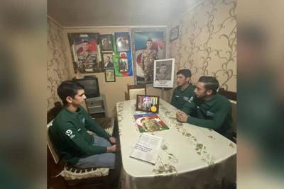 Qubada gənclər şəhid ailəsini ziyarət ediblər