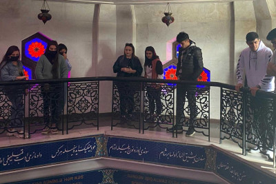 Qusarlı gənclər "Nizami məqbərəsi"nə baş çəkiblər
