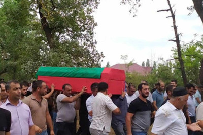 Xaçmaz: həlak olan hərbi qulluqçu torpağa tapşırılıb
