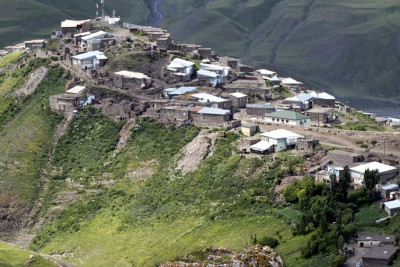 Xınalıqda qəzalı evlərin təmirinə 4 milyon manatdan çox vəsait ayrılacaq