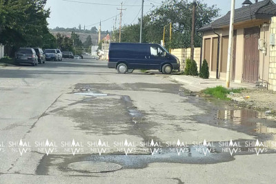 Qubada su 2 həftədir küçəyə axır