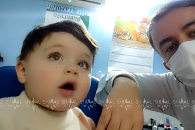 Həkimin yanında dua oxuyan uşağın videosu maraq doğurub - VİDEO