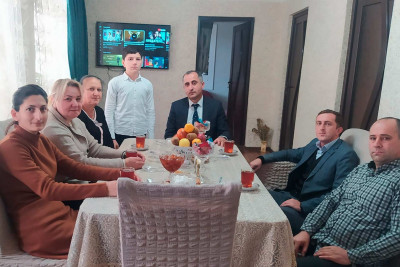Qusarlı məktəblinin ailəsi müəllimləri tərəfindən ziyarət olunub