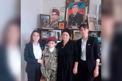 Xaçmazdan olan məktəblilər şəhid ailəsini ziyarət ediblər
