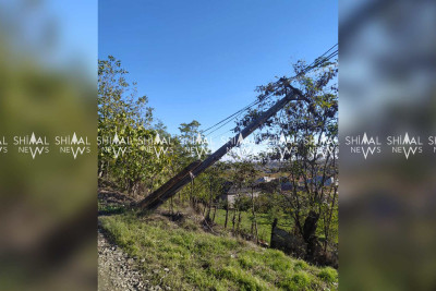 Qubada rabitə naqilləri dirəyi saxlayır