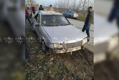 Qubada qəza: “Mercedes” yararsız hala düşüb