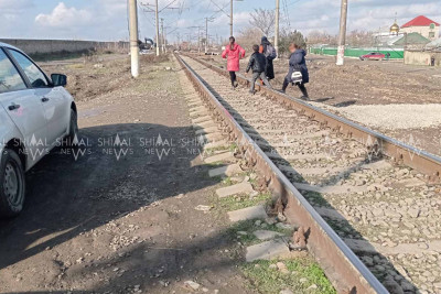 Xaçmazda sakinlər dəmir yolunda yerüstü keçidinin olmasını istəyirlər