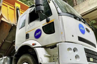 Qubada “KamAZ” “VAZ”-ı təkəri ilə əzib