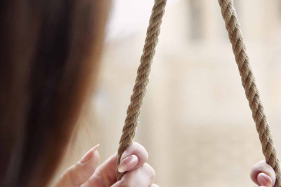 İsmayıllıda 2 uşaq anası intihar edib